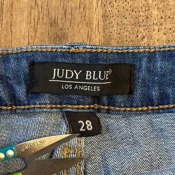 Judy Blue Denim Shorts Midi Distressed Raw Hem Los Angeles Women’s Size 28 - Picture 5 of 9